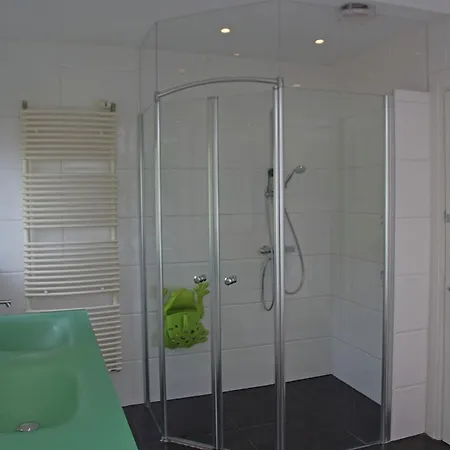 Holiday Poolhouse Дом отдыха